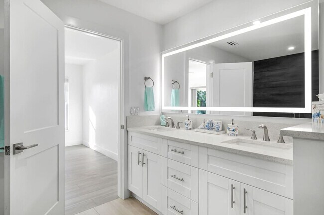 Building Photo - 27133 Edenbridge Ct