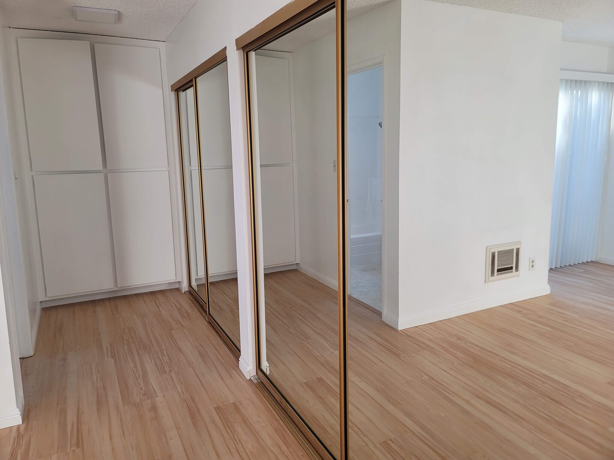 Building Photo - 10521 National Blvd