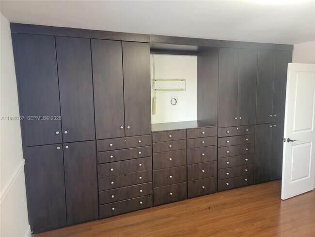 Building Photo - 3011 W 76th St