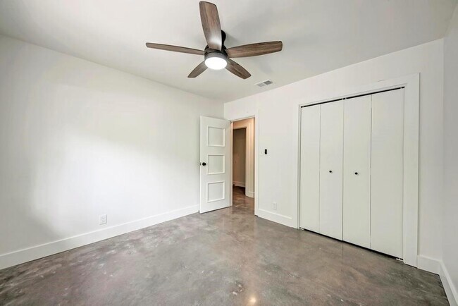 Building Photo - 6305 Forest Hills Dr