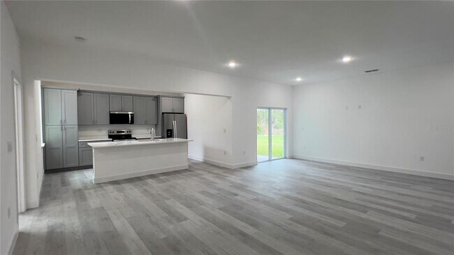 Building Photo - 16457 SW 27th Ave