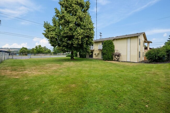 Building Photo - 1521 N Bowdish Rd