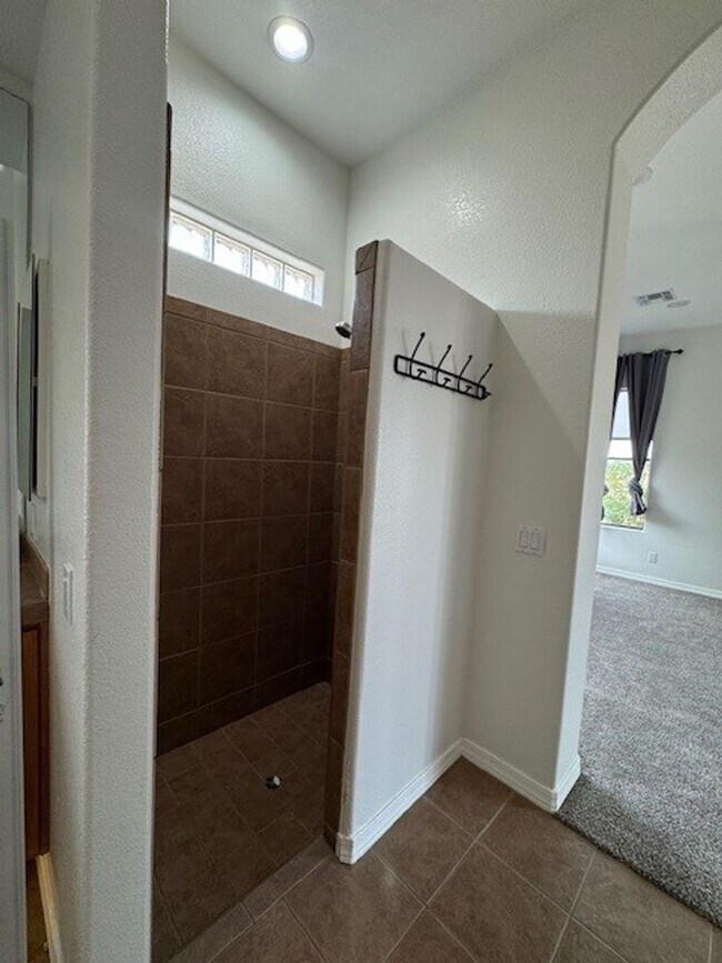 Building Photo - 3 BR on the GOLF COURSE with POOL-Laughlin Ranch with views