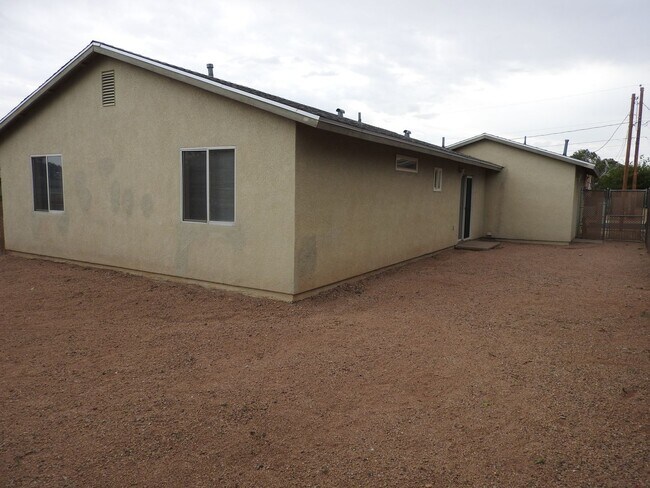 Building Photo - Three bedroom home