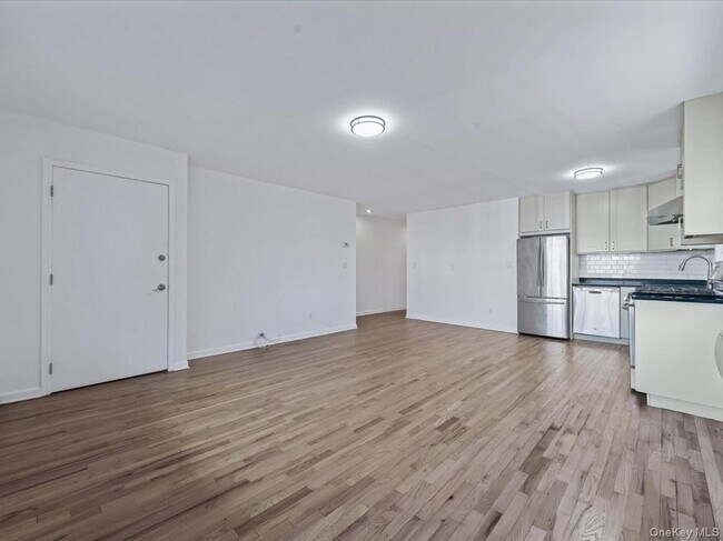 Building Photo - 214-16 40th Ave