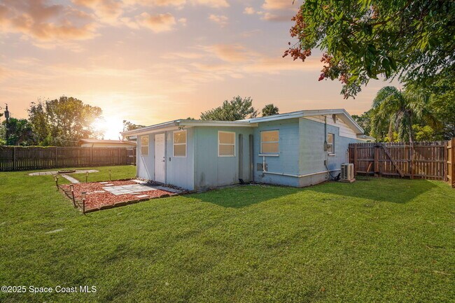 Building Photo - 818 Hampton Way