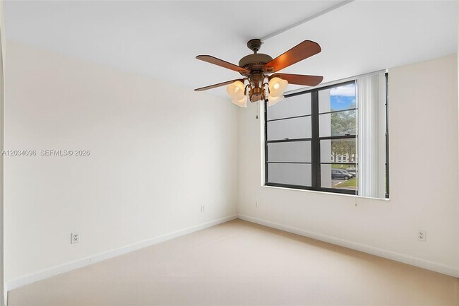 Building Photo - 10825 SW 112th Ave