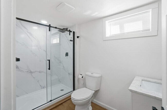 Building Photo - 630 Ewing Ave