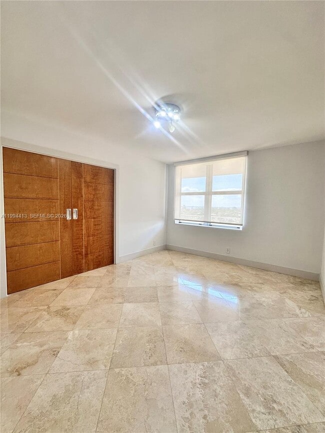 Building Photo - 9225 Collins Ave