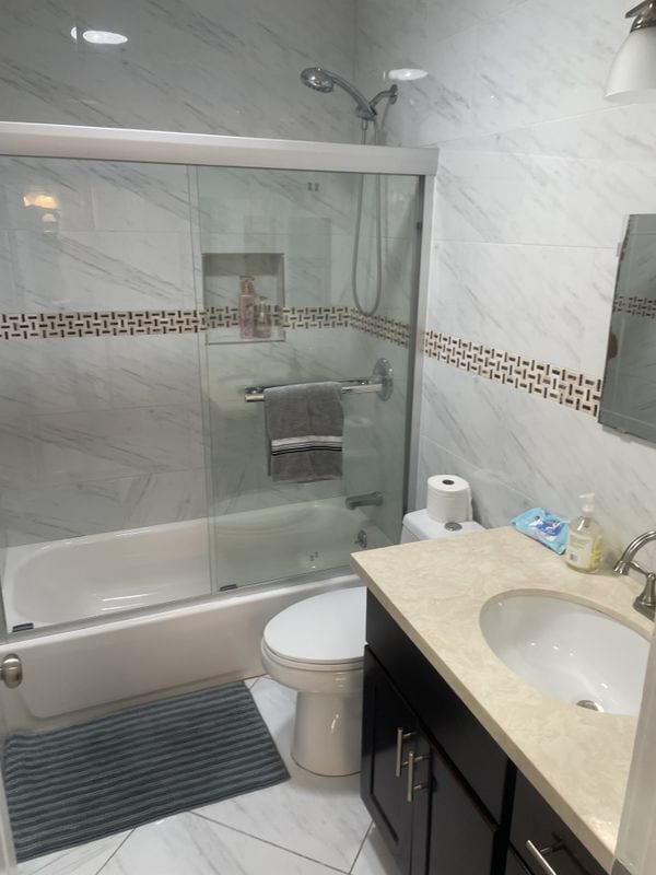 Building Photo - 586 39th Ave