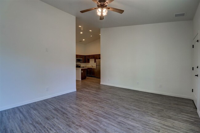Building Photo - 8346 Florentine Rd