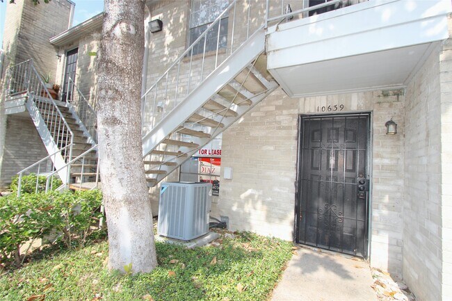 Building Photo - 10639 Braes Bend Dr