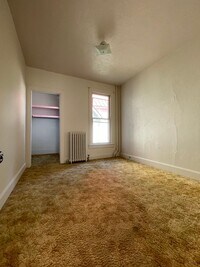 Building Photo - Five Bedroom Home in Central La Crosse