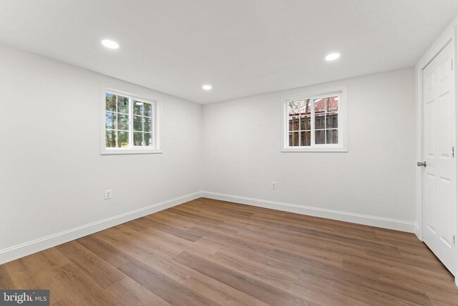 Building Photo - 7407 Kelvin Pl