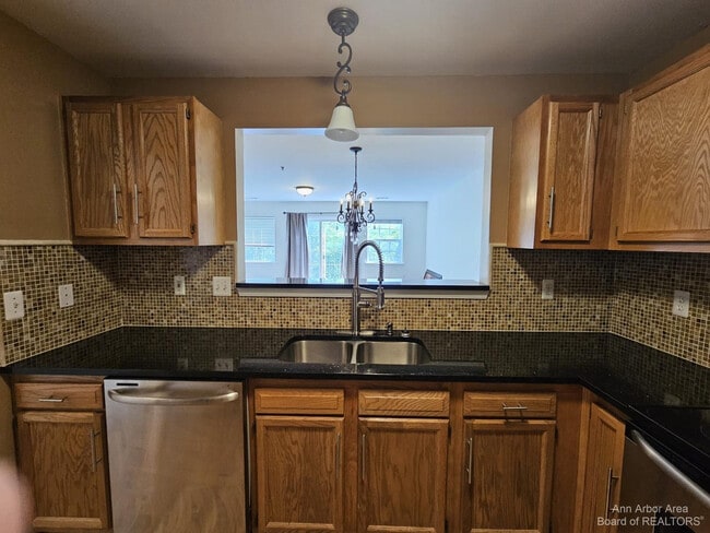 Building Photo - 1493 Silverbrook Ridge Dr