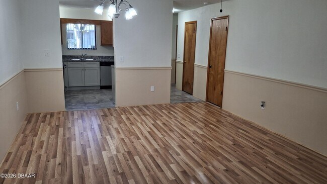 Building Photo - 1302 Deer Springs Rd