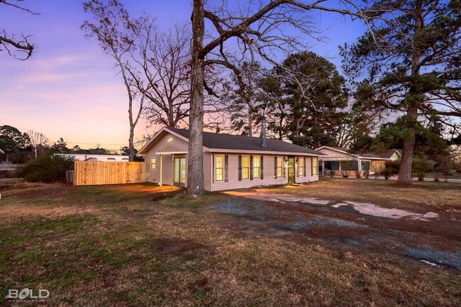 Building Photo - 1013 Peyton Ave