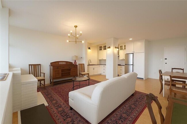 Primary Photo - 3060 Pharr Ct N Northwest