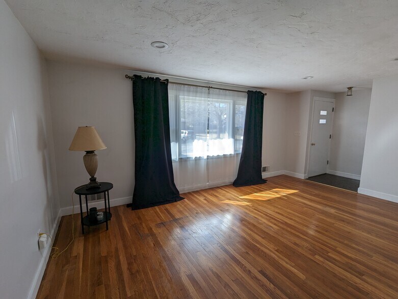 Living room - 32 Dean Rd