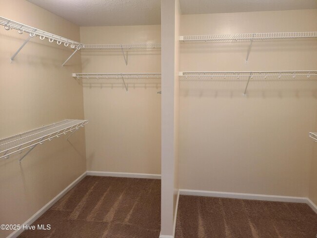 Building Photo - 110 Regatta Way