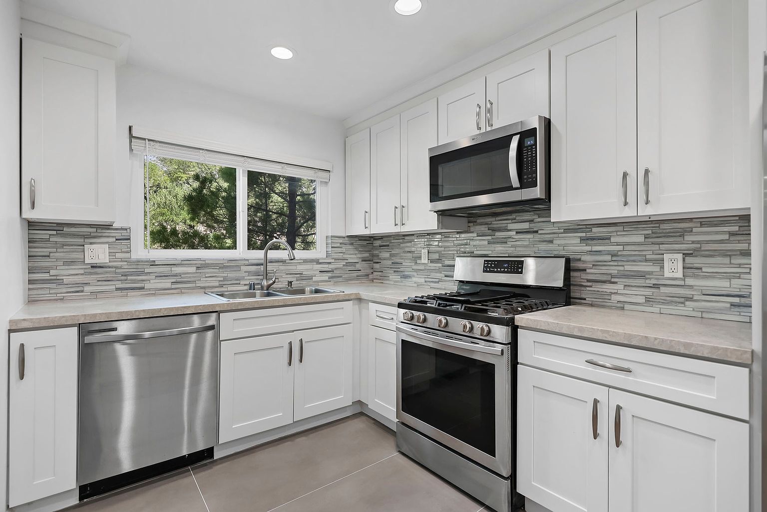 Building Photo - 6145 Whitsett Ave