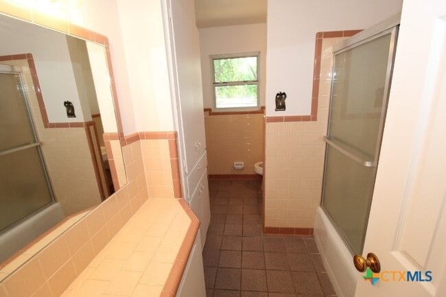 Building Photo - 502 S 9th St