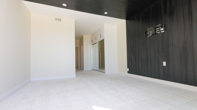 Building Photo - 1220 N Coast Hwy