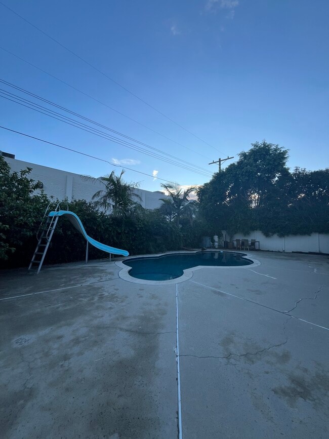 Building Photo - 22240 Wyandotte St