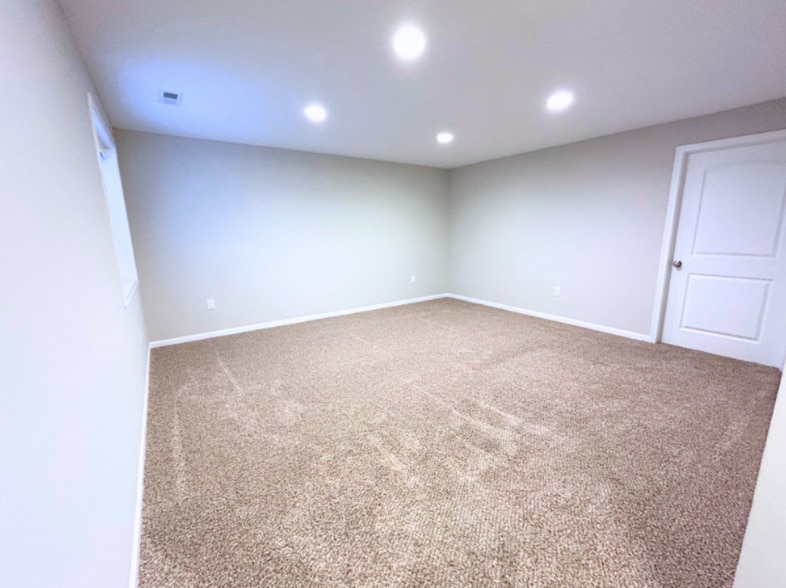 Building Photo - 711 Newport Pl