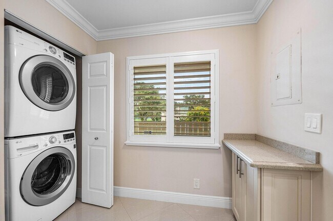 Building Photo - 7286 Huntington Ln