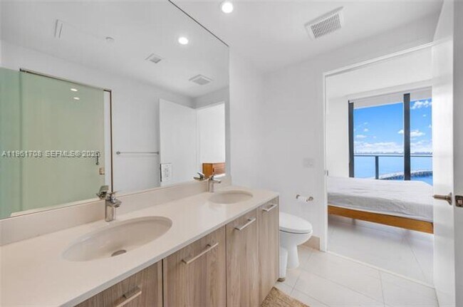 Building Photo - 501 NE 31st St