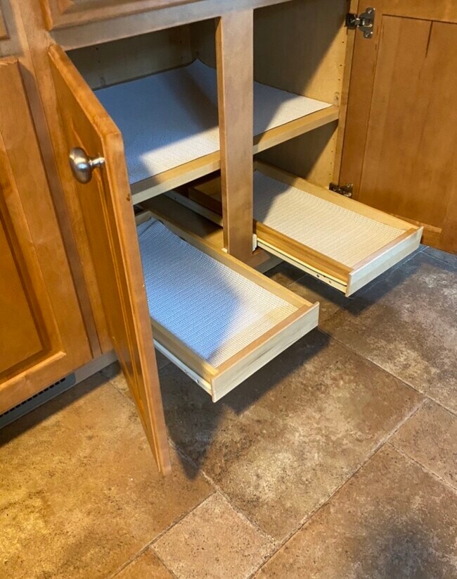 Building Photo - 3 Leslie Ct