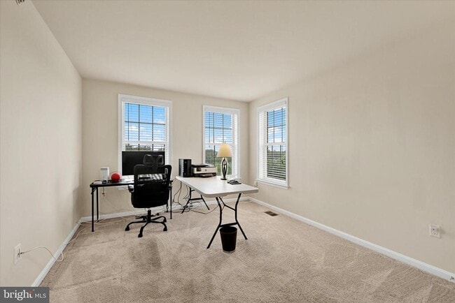 Building Photo - 2557 Campus Way N