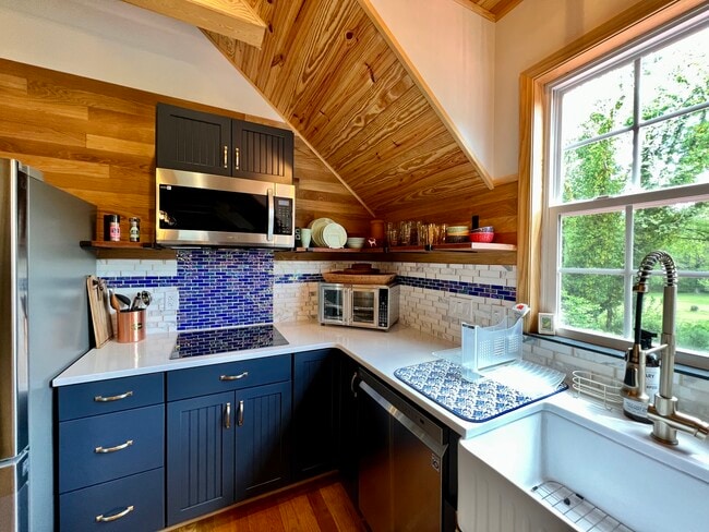 Building Photo - 754 Woodlands Rd