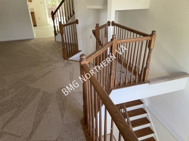 Building Photo - 865 Tall Oaks Square