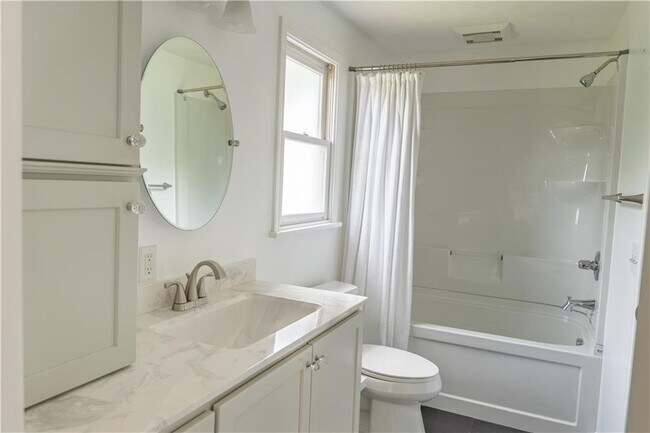 Building Photo - 217 Wycliff Dr