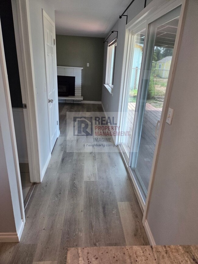 Building Photo - Recently remodeled 3 bedroom, 2.5 bath home