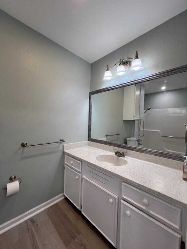 Building Photo - UPDATED HOME IN FLOUR BLUFF - OFFERING GRE...