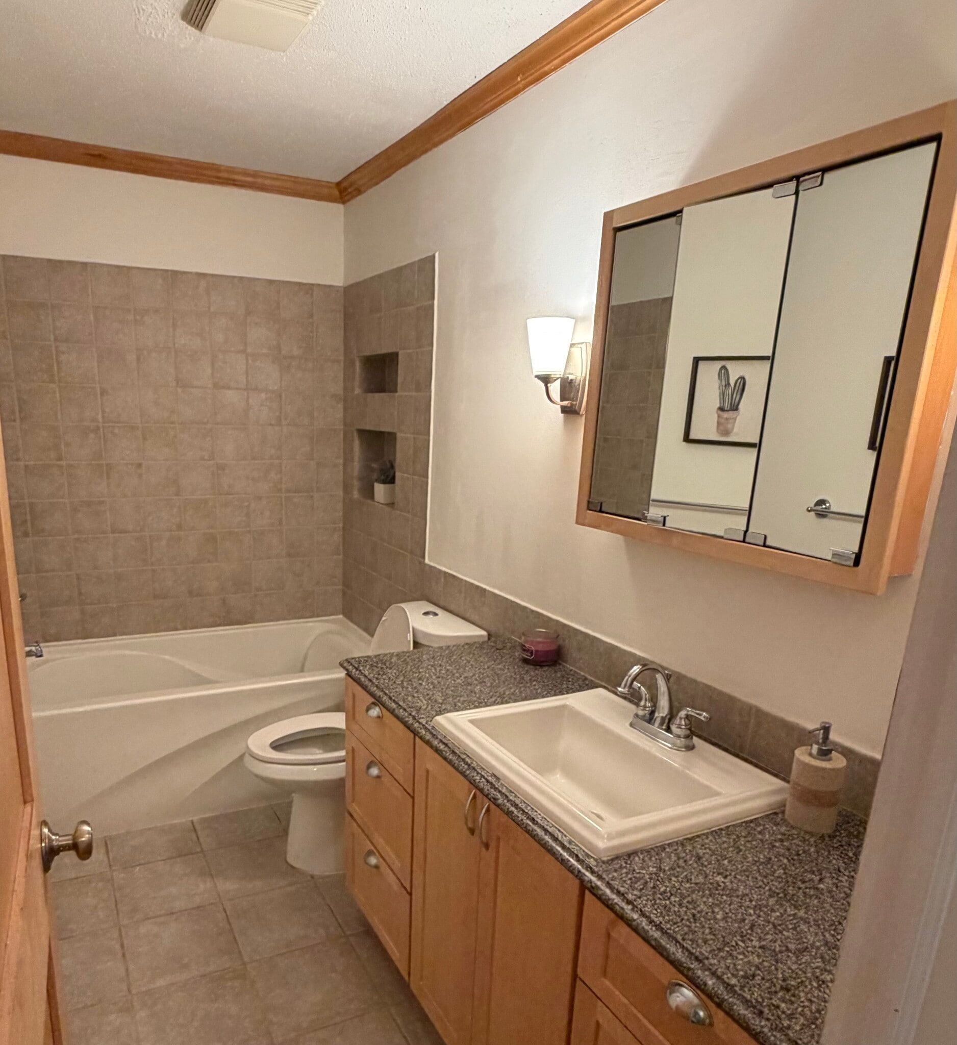 Building Photo - 5627 Green Circle Dr
