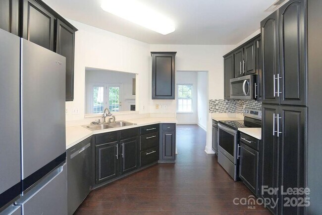 Building Photo - 9858 Treeside Ln