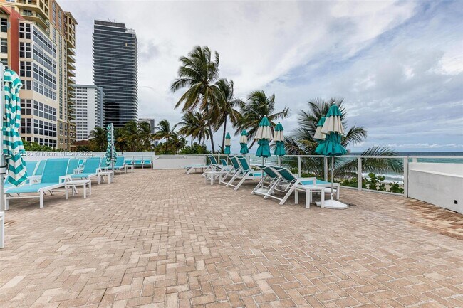 Building Photo - 3140 S Ocean Dr