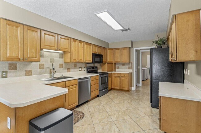 Building Photo - 13679 Callington Dr