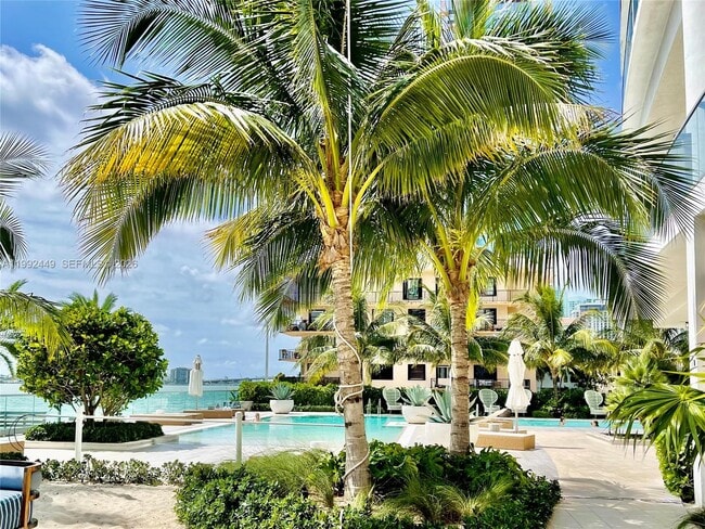 Building Photo - 2900 NE 7th Ave