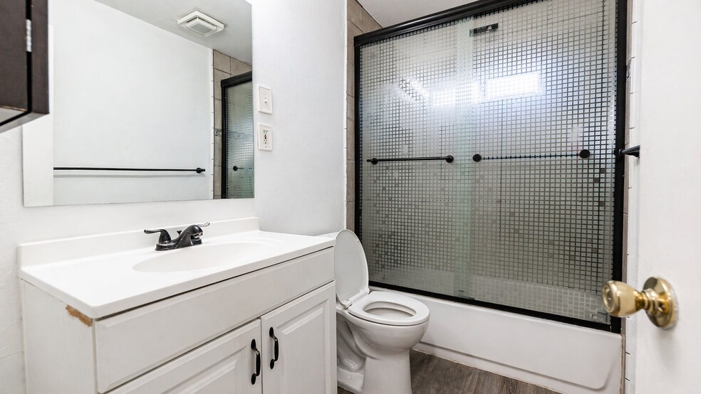 Building Photo - 892 Vassar St