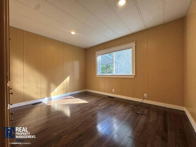 Building Photo - 2 Bed / 2 Bath Home with 4-Car Garage, Large Yard & RV Parking in Graham!