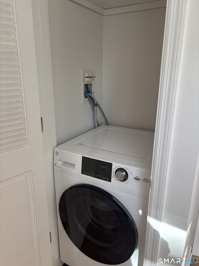 Building Photo - 98 Ridgewood Ave