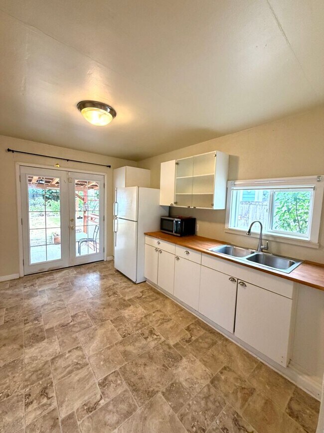 Building Photo - Cute 2 Bedroom in Tacoma