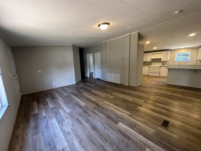 Building Photo - 319 Bridgeview Dr