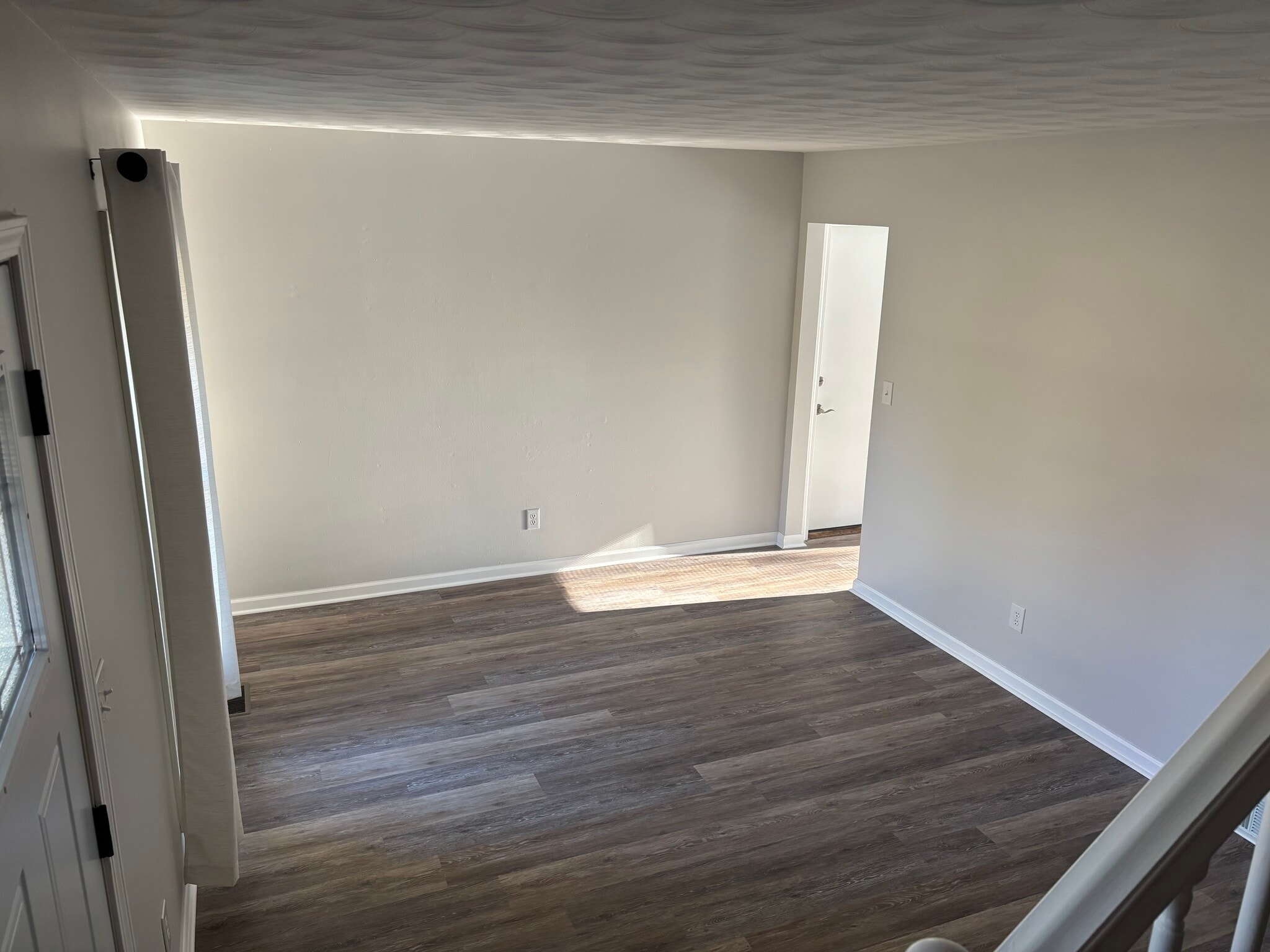 Building Photo - 895 N Cedar Rd