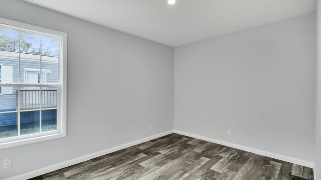 Building Photo - 3/2 Brooksville Available Now !